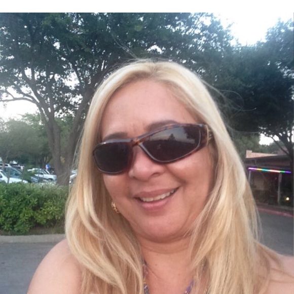 Meet your Posher, Lizette - Picture 1 of 1